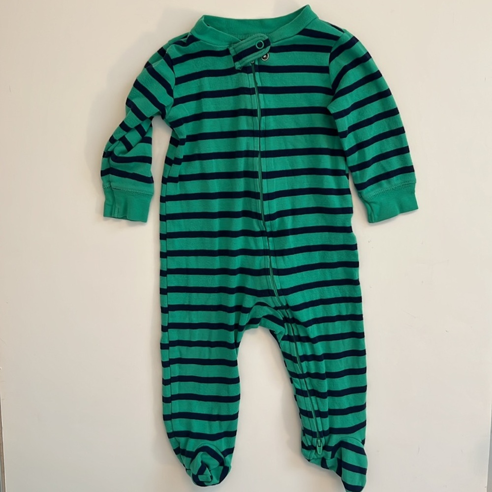 LOT! GUC 6 Pairs 9M Boy’s Pajamas PJs Onesies - Picture 2 of 10